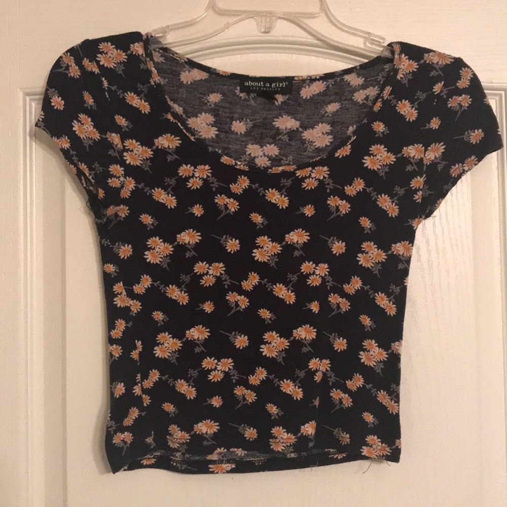 ✖️ABOUT A GIRL DAISY CROP✖️